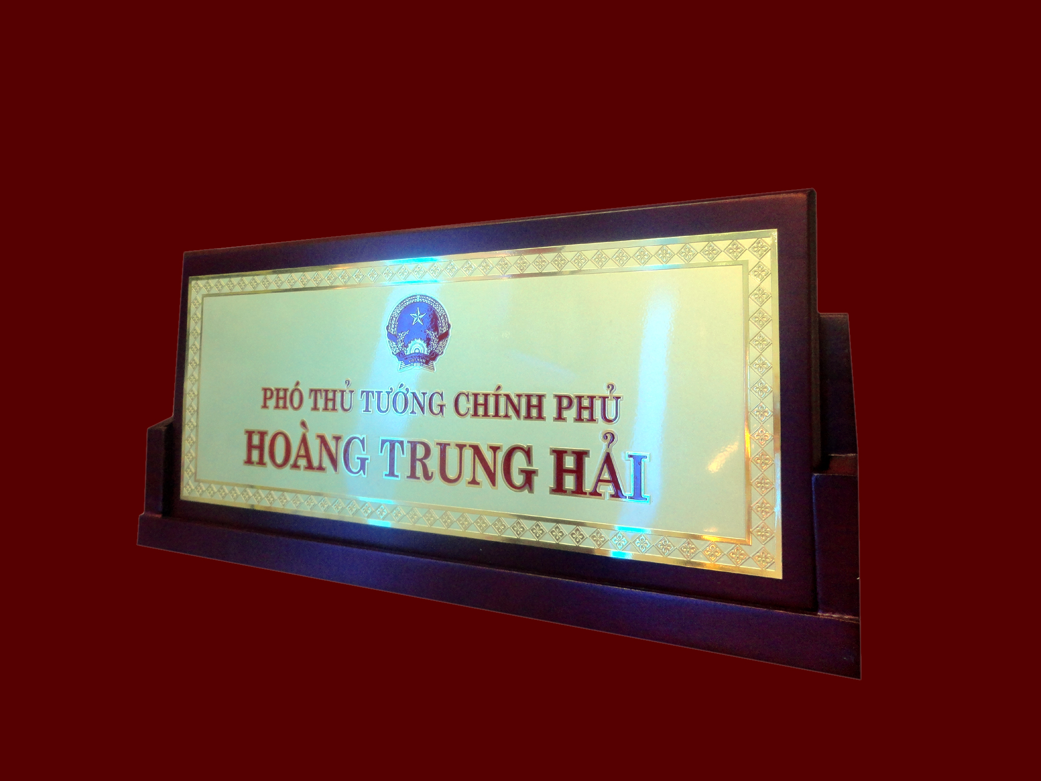 bảng chức danh đế gỗ mặt đồng